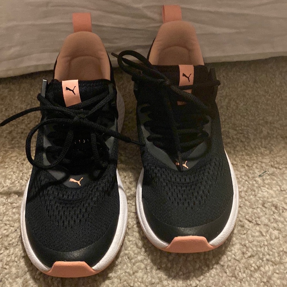 Women’s Soft Foam Puma size 7.5